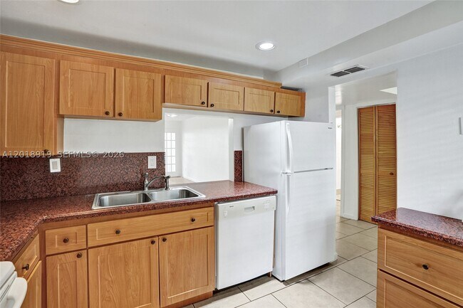 Foto del edificio - 1601 NE 191st St