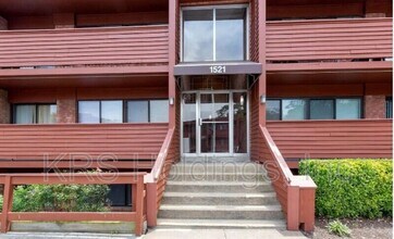 Building Photo - 1521 S George Mason Dr