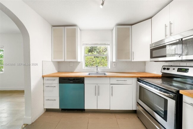 Building Photo - 3262 Elizabeth St