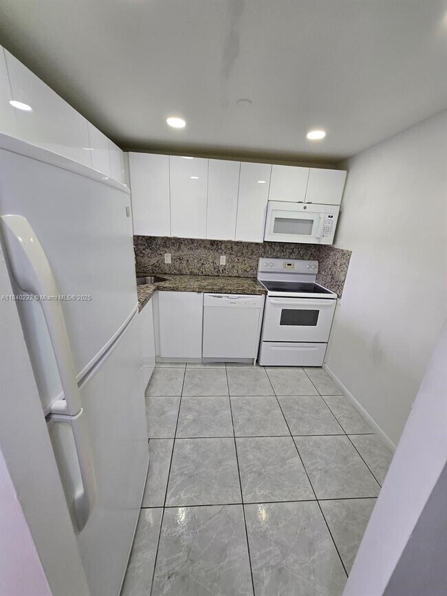 Foto del edificio - 1470 NE 123rd St