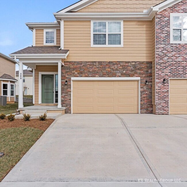 Foto del edificio - Brand New 3 Bed 2 Car End Unit Townhome in...