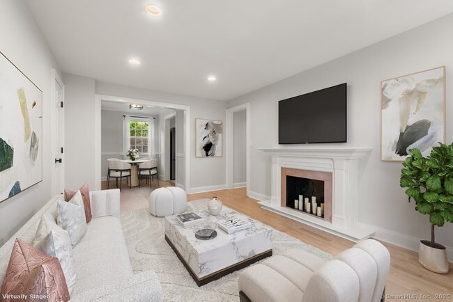 Building Photo - 10 Clarmore Dr