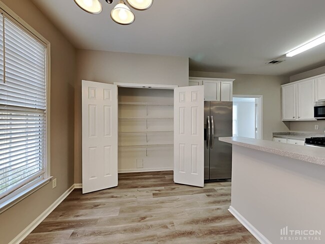 Building Photo - 6848 Deer Trail Ln