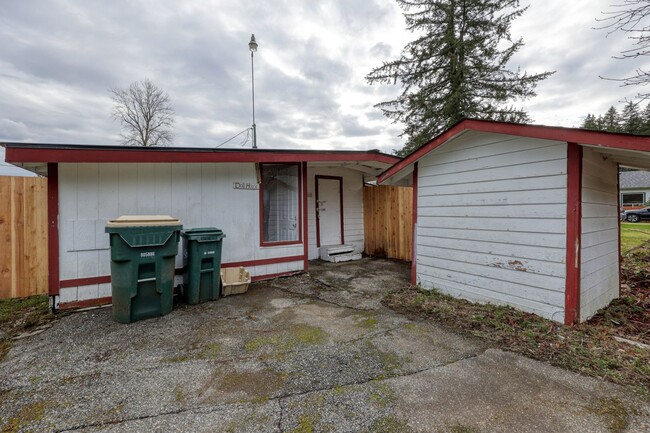 Building Photo - Move in ready now! Affordable 2 bedroom 1 ...