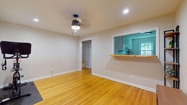 Building Photo - 53 Robin Rd