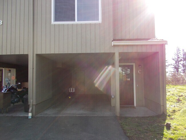Building Photo - 2143 Eastview Pl