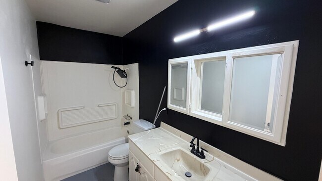 Foto del edificio - 4805 Saviers Rd