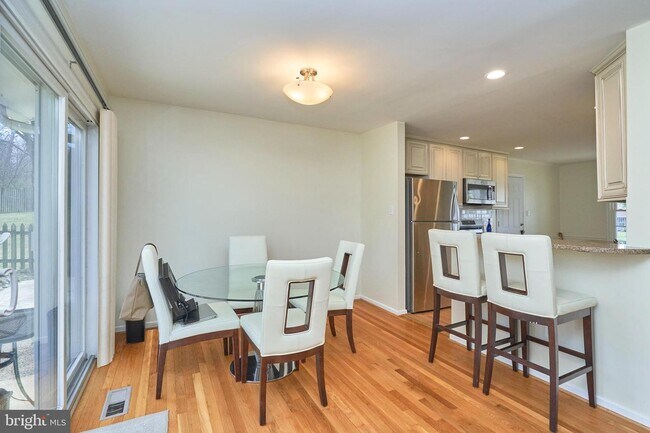 Foto del edificio - 8714 Pine Needles Ct