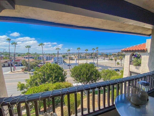 Building Photo - 2540 Clairemont Dr