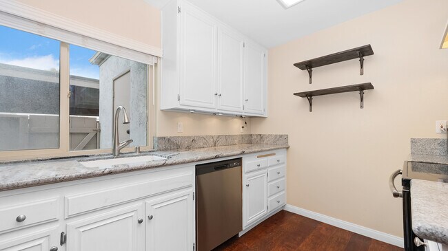 Building Photo - 4362 Vision Dr