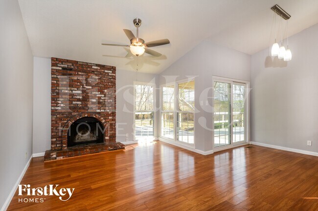 Foto del edificio - 213 Hollyberry Ct