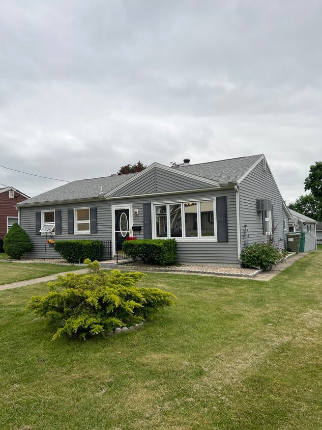 Primary Photo - 231 Fairview Ave