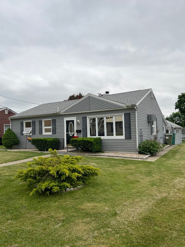 Building Photo - 231 Fairview Ave