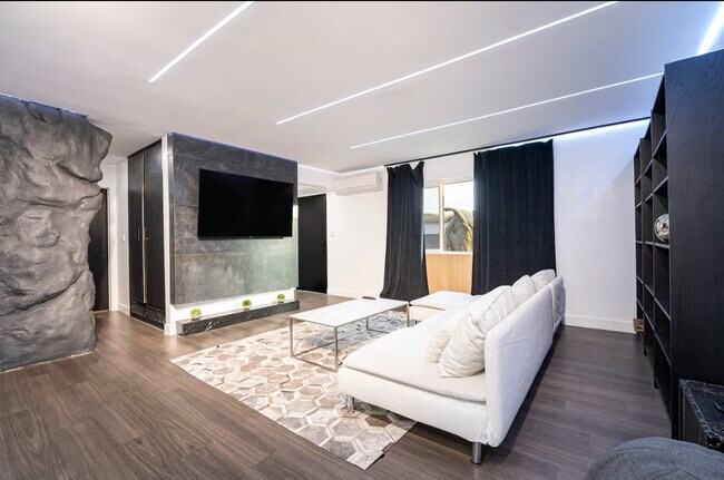 Foto del edificio - 10537 Sherrill St