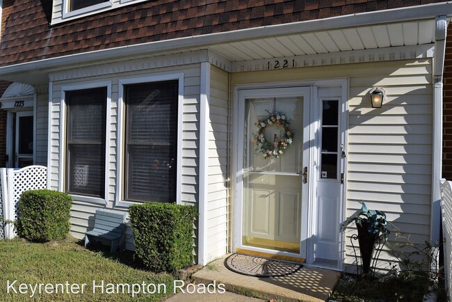 Building Photo - 3 br, 1.5 bath House - 1221 Basswood Court