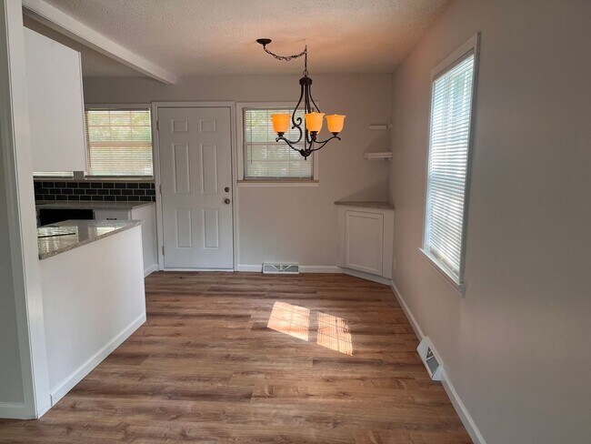 Building Photo - Multi - Level, Updated 3 bed/2bath home in...