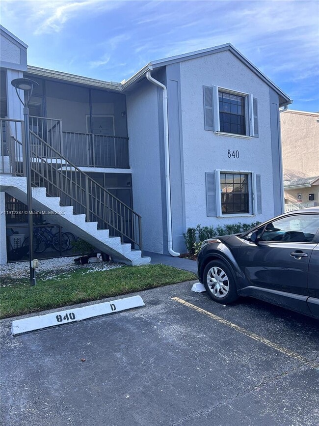 Building Photo - 840 Independence Dr