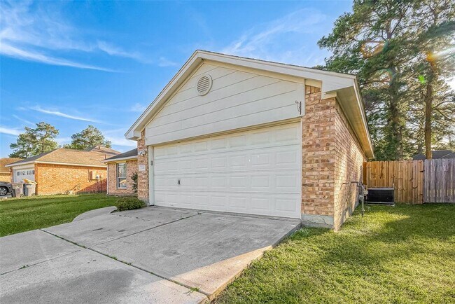 Building Photo - 22207 Falconwood Ln