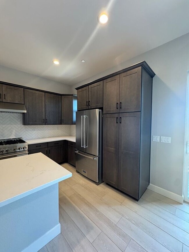 Building Photo - 1521 Golf Club Dr