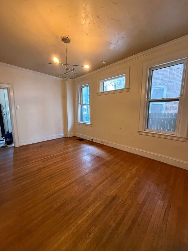 Foto del edificio - Spacious 4 bedroom House