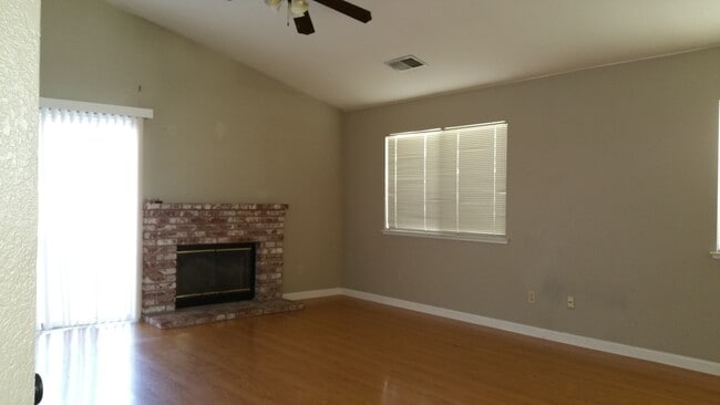 Foto del edificio - Comfortable  3Beds 2Baths in North Stockton