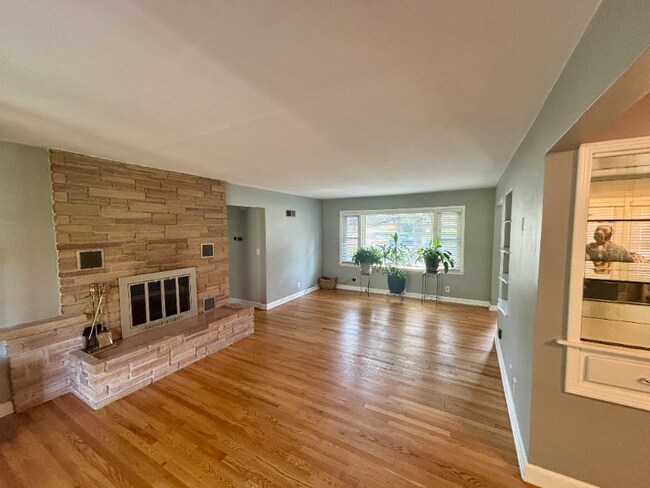 Foto del edificio - 3265 Burlawn Pkwy
