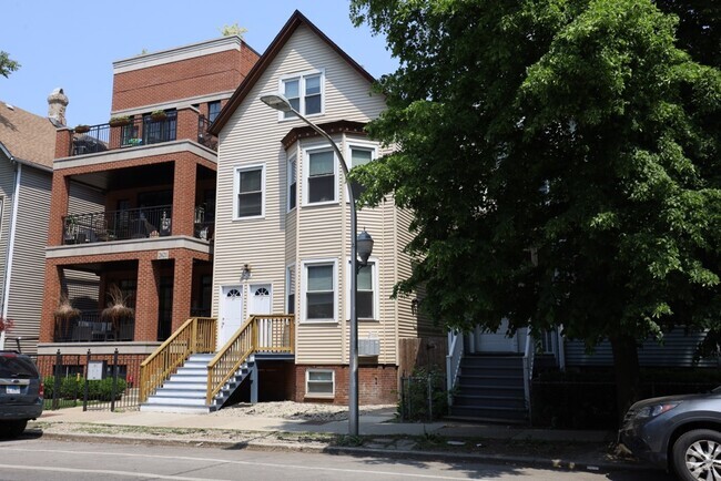 Building Photo - 2621 N Southport Ave