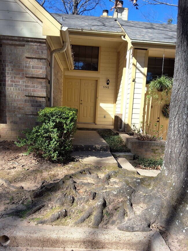 Puerta de entrada de la unidad - 5748 Mill Creek Dr