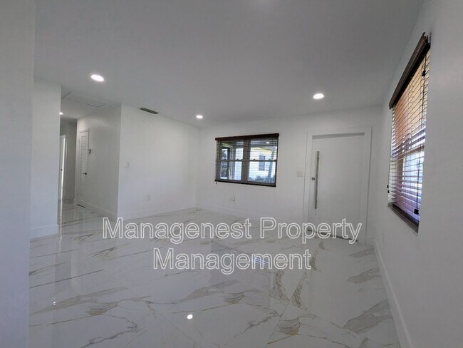 Foto del edificio - 3149 SW 24th Street