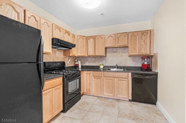 Foto del edificio - 22 N Main St