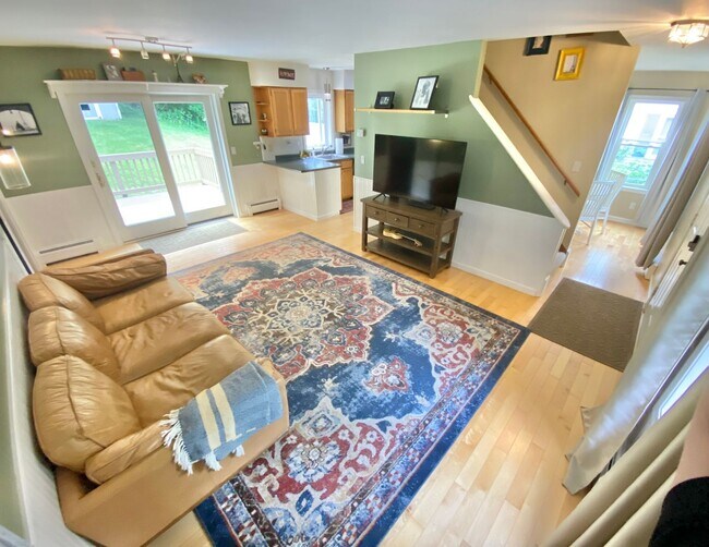 Foto del edificio - 3 Bedroom Home Colchester Available 8/15th!