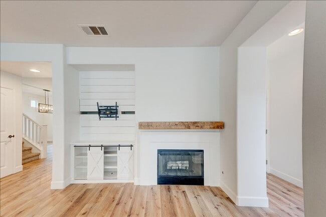 Building Photo - 467 Camino Verde