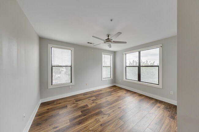 Foto del edificio - 799 Hammond Dr NE