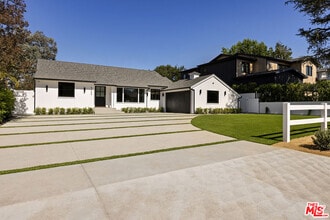 Building Photo - 5000 Noeline Ave