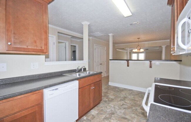 Foto del edificio - FABULOUS TOWNHOME WEST AUGUSTA CLOSE TO MEDICAL FACILITIES, COLLEGES