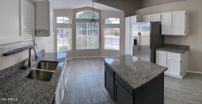 Building Photo - 1510 W Gail Dr