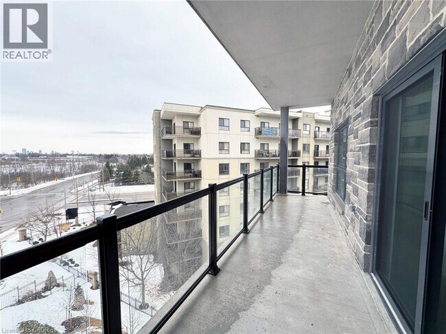 Photo du bâtiment - 1000 Lackner Blvd