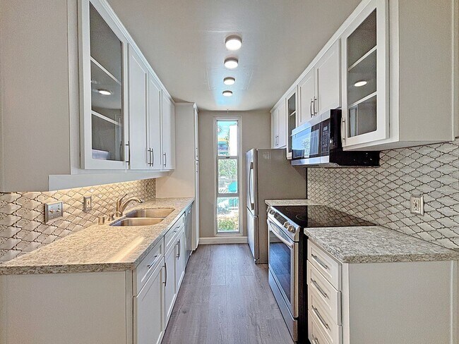 Foto del edificio - Beautiful 1B/1BA Upgraded Condo In La Joll...