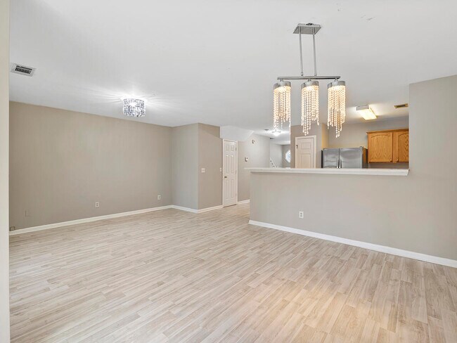 Foto del edificio - 1355 Maple Valley Ct