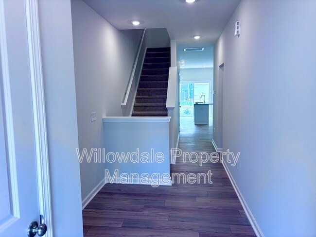 Building Photo - 187 Central Townes Wy