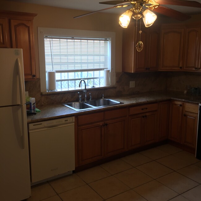 Kitchen - 1201 N Prieur St