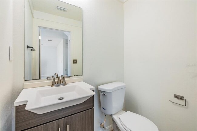 Foto del edificio - 2118 Ashley Lakes Dr