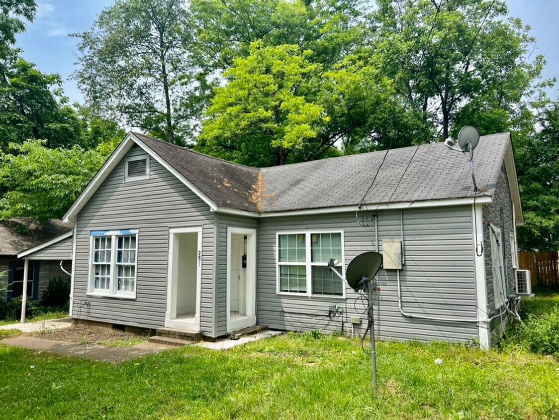 Primary Photo - Cute Home Close to the Universities