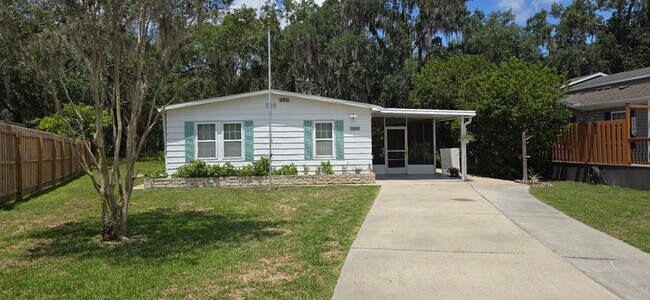 Foto del edificio - 2 bed 2 baths with large screened patio