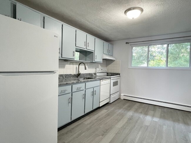 Building Photo - 8 Woodcrest Ct