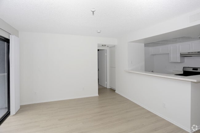 2BR, 2BA - 875 SF - Hollywood Terrace Apartments