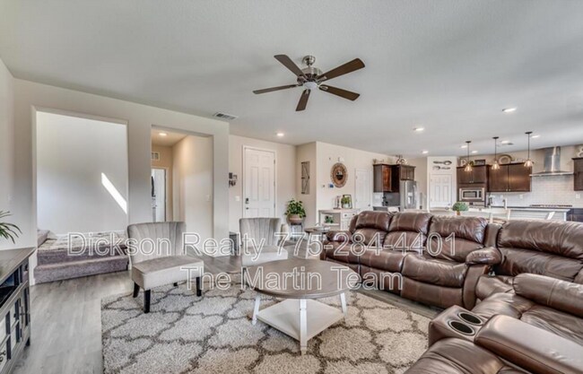 Foto del edificio - 320 Loch Lomond Dr