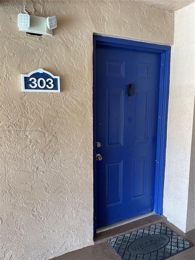 Building Photo - 10650 SW 157th Ct