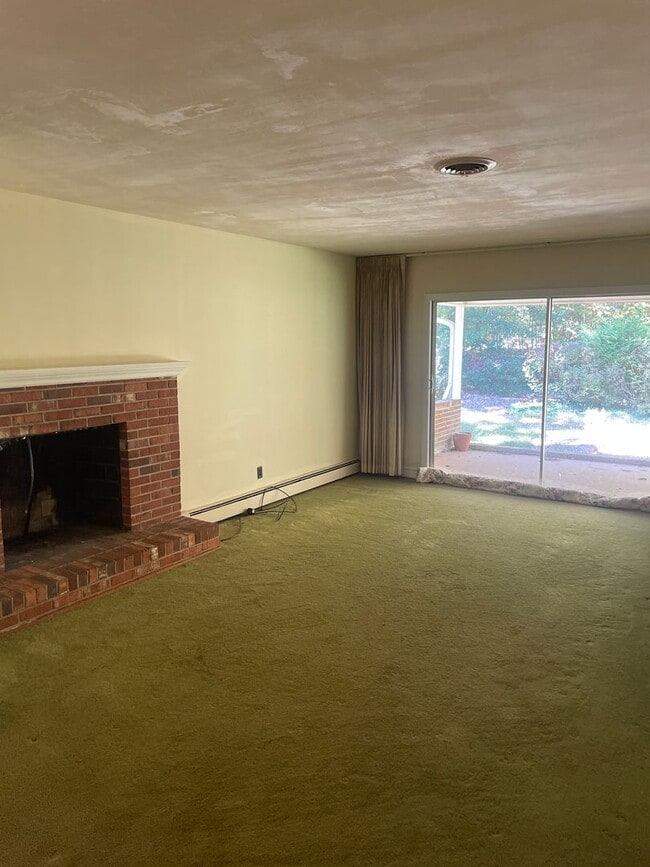Building Photo - 2569 Lake Forest Dr