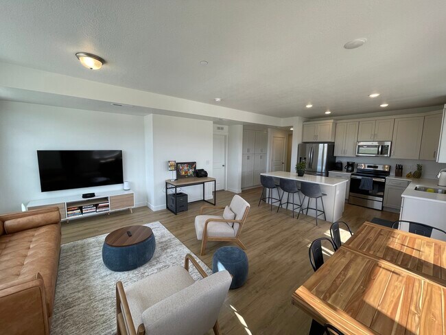 Building Photo - 5243 W Reventon Dr